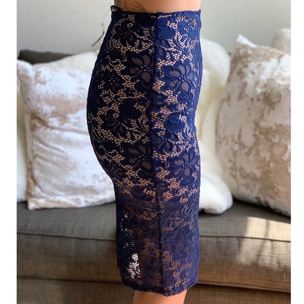 💕HP💕NWT ANGL Fora Navy Floral Lace Pencil Skirt - Picture 3 of 4